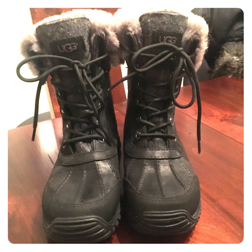 Women’s UGG Adirondack waterproof boot, size 9